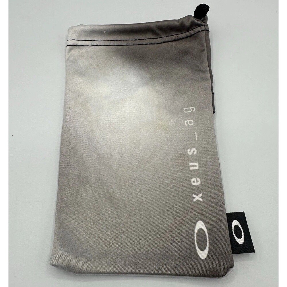 Oakley Xeus_AG Silver Microbag Sunglasses/Lens Storage Cloth (Authentic)